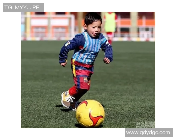 小孩梦想成真与足球明星同场踢球的奇妙瞬间 小孩梦想成真与足球明星同场踢球的奇妙瞬间