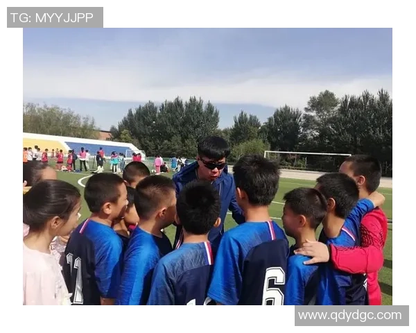 韩国足球明星小哥的成长之路与梦想追逐的精彩故事 韩国足球明星小哥的成长之路与梦想追逐的精彩故事